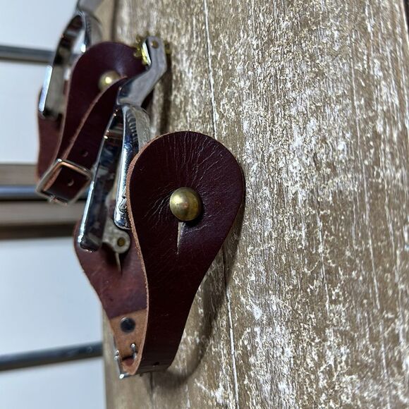 Genuine, leather spurs with straps new - Picture 2 of 11